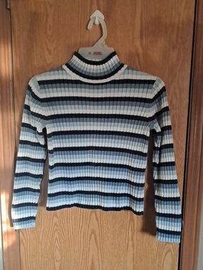 Ladies St. John’s Bay Blue And White Striped Ribbed Mock Neck Sweater Sz. S